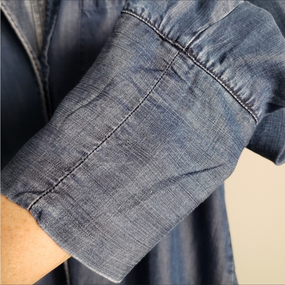 Foxcroft Nordstrom long sleeve button down boyfriend "denim" top Size 4 - Picture 6 of 13